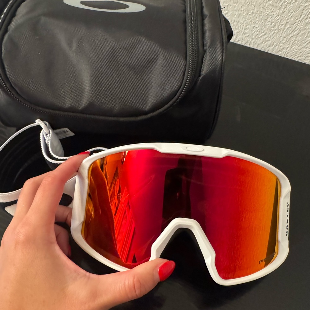 Oakley Line Miner Goggles with Vibrant Red Lens